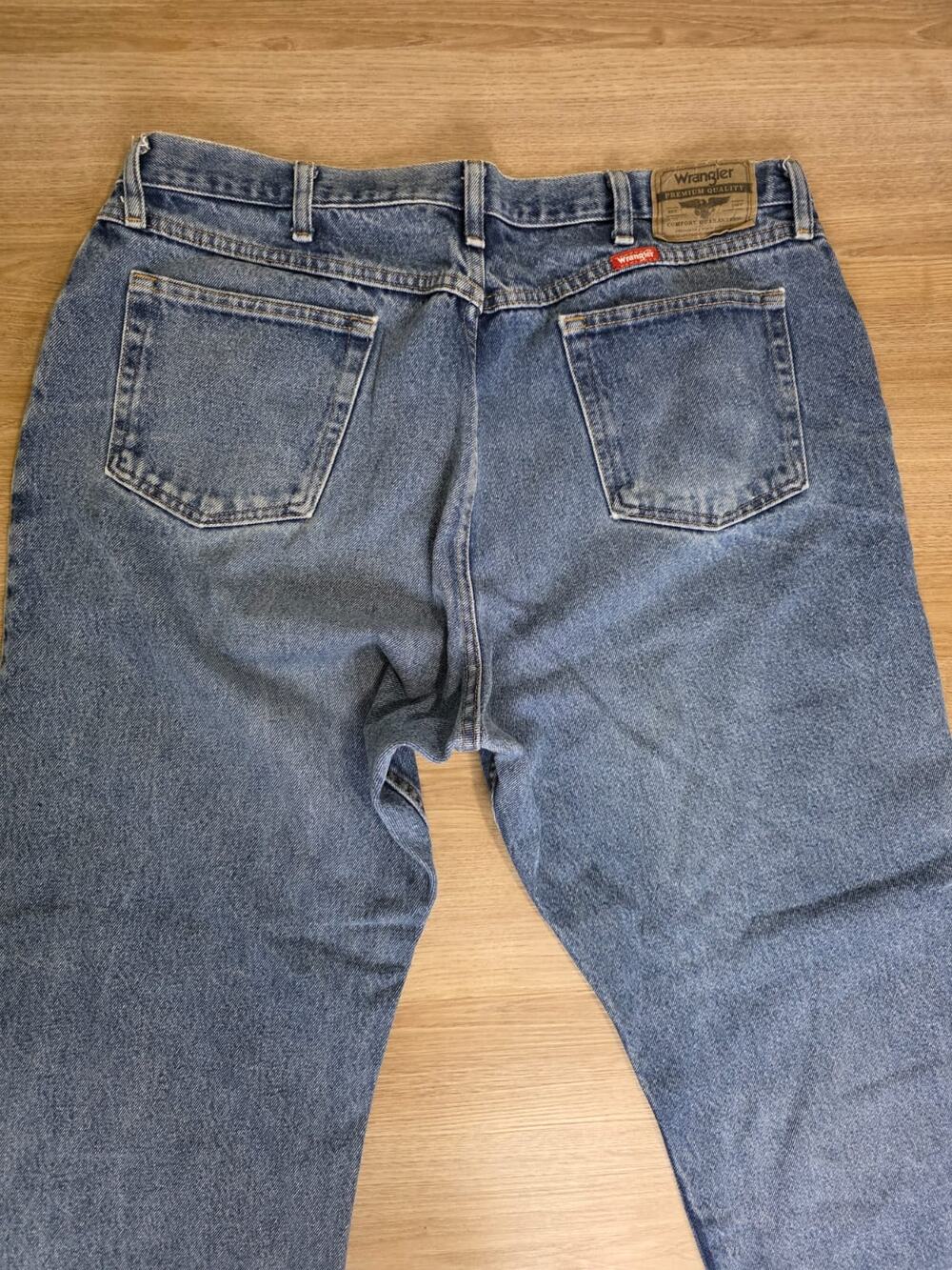 Wrangler Relaxed Fit Jeans Men's 40x30 Blue Denim 100% Cotton Made in Nicaragua